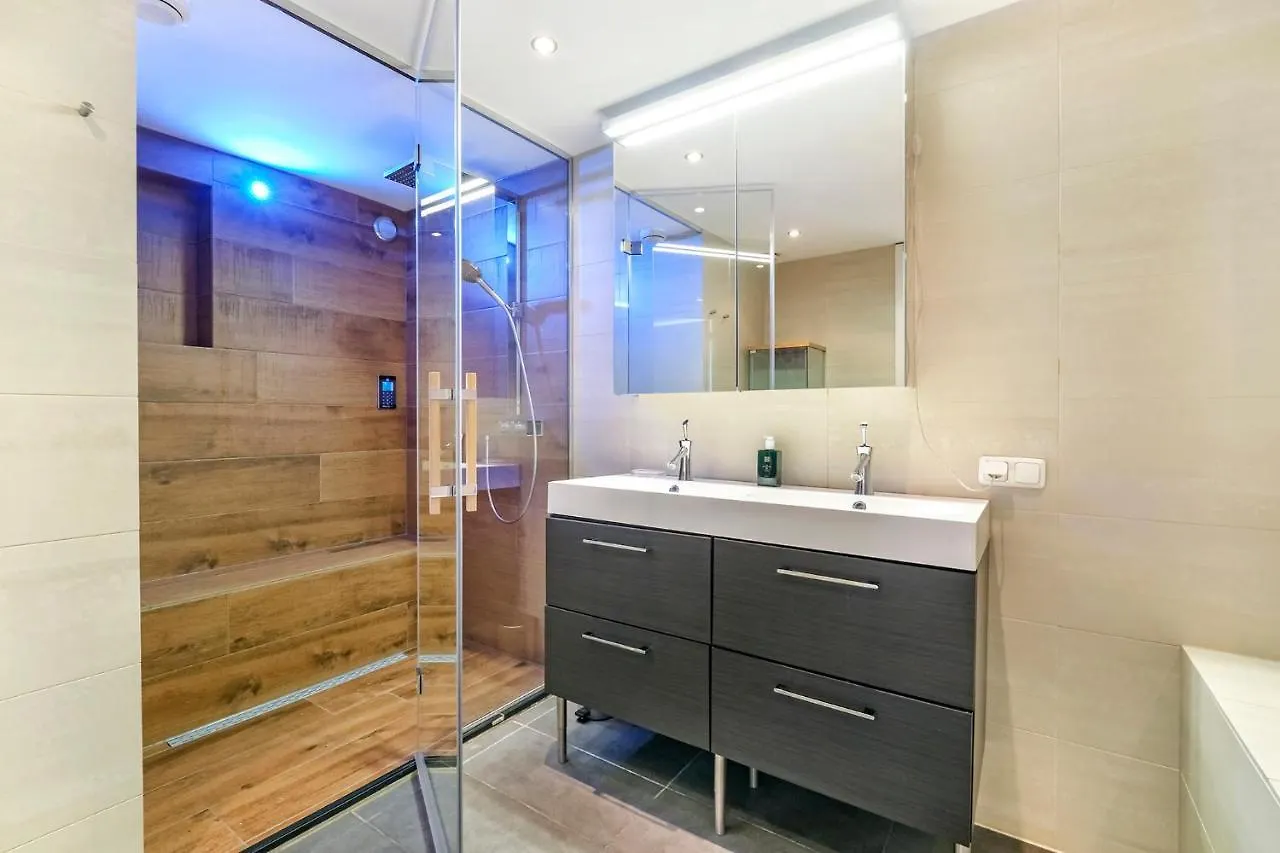 170M2 Appartment With Jacuzzi & Steam Bath In Center Of Amszterdam
